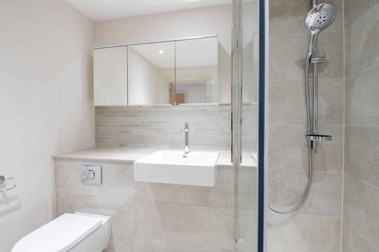 Modern Family Home Close To Victoria Station By Underthedoormat London Exterior photo